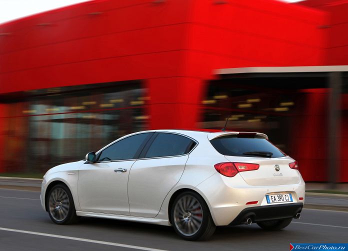 2011 Alfa Romeo Giulietta - фотография 104 из 188 2011 Alfa Romeo Giulietta - фотография 104 из 188
