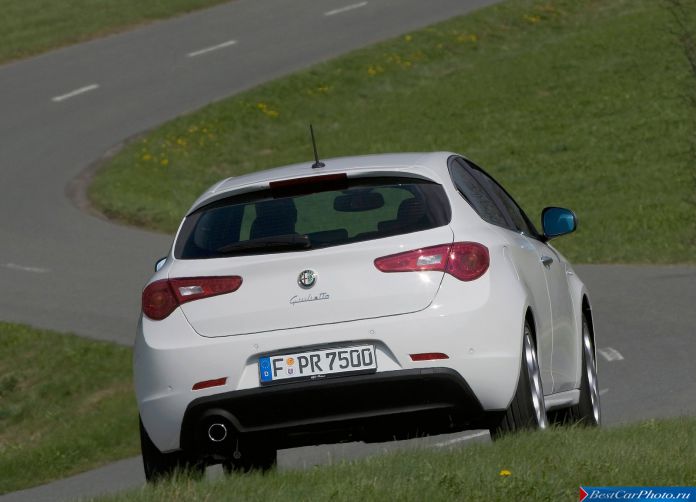 2011 Alfa Romeo Giulietta - фотография 111 из 188 2011 Alfa Romeo Giulietta - фотография 111 из 188