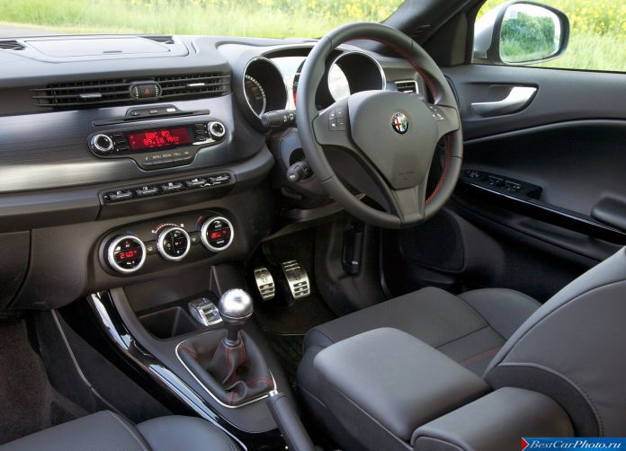 2011 Alfa Romeo Giulietta - фотография 131 из 188 2011 Alfa Romeo Giulietta - фотография 131 из 188
