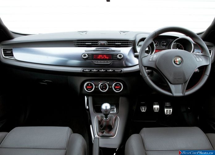 2011 Alfa Romeo Giulietta - фотография 133 из 188 2011 Alfa Romeo Giulietta - фотография 133 из 188