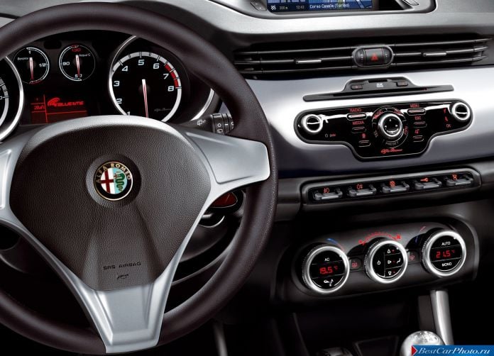 2011 Alfa Romeo Giulietta - фотография 136 из 188 2011 Alfa Romeo Giulietta - фотография 136 из 188