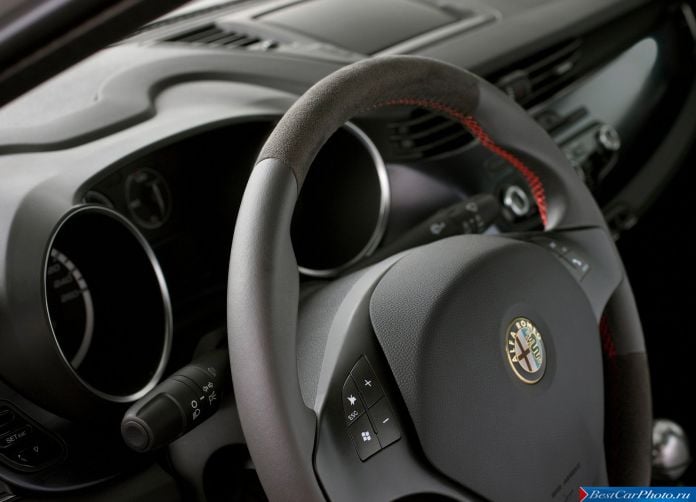 2011 Alfa Romeo Giulietta - фотография 141 из 188 2011 Alfa Romeo Giulietta - фотография 141 из 188