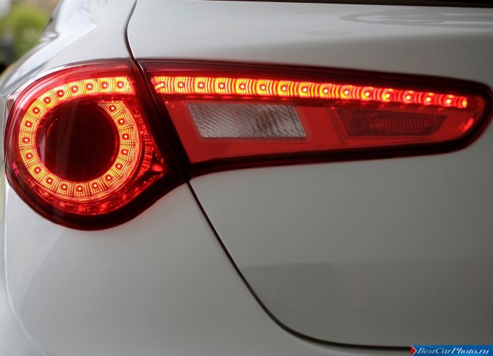 2011 Alfa Romeo Giulietta - фотография 160 из 188 2011 Alfa Romeo Giulietta - фотография 160 из 188