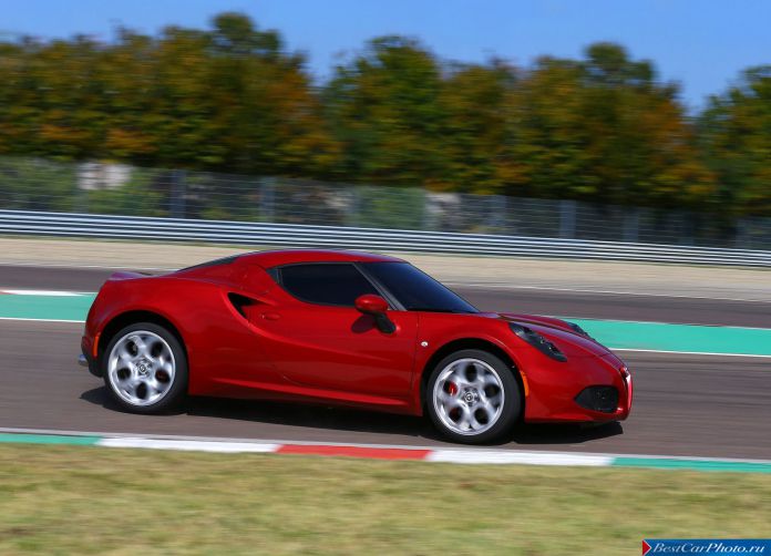 2014 Alfa Romeo 4C - фотография 37 из 128 2014 Alfa Romeo 4C - фотография 37 из 128