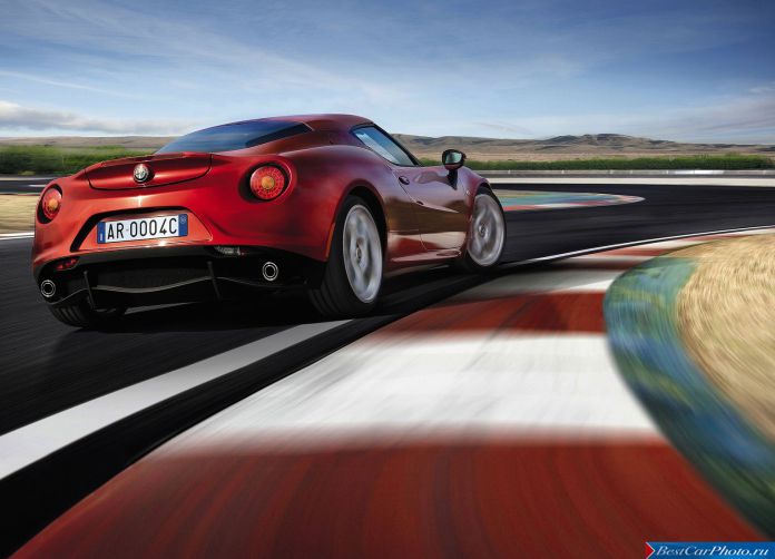 2014 Alfa Romeo 4C - фотография 40 из 128 2014 Alfa Romeo 4C - фотография 40 из 128