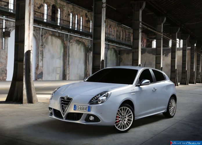 2014 Alfa Romeo Giulietta - фотография 4 из 54