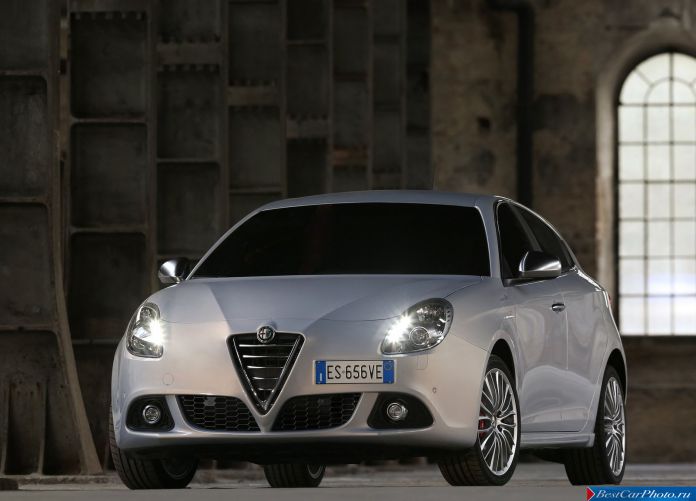 2014 Alfa Romeo Giulietta - фотография 15 из 54 2014 Alfa Romeo Giulietta - фотография 15 из 54