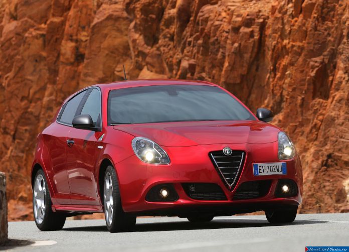 2014 Alfa Romeo Giulietta Quadrifoglio Verde - фотография 12 из 67 2014 Alfa Romeo Giulietta Quadrifoglio Verde - фотография 12 из 67