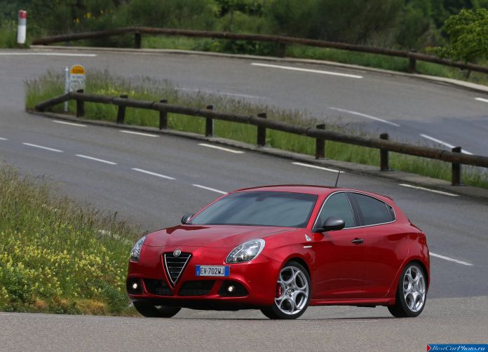 2014 Alfa Romeo Giulietta Quadrifoglio Verde - фотография 13 из 67 2014 Alfa Romeo Giulietta Quadrifoglio Verde - фотография 13 из 67