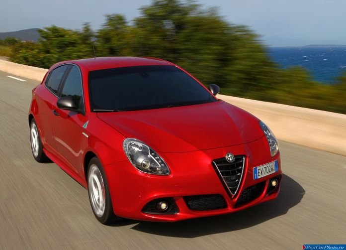 2014 Alfa Romeo Giulietta Quadrifoglio Verde - фотография 15 из 67 2014 Alfa Romeo Giulietta Quadrifoglio Verde - фотография 15 из 67