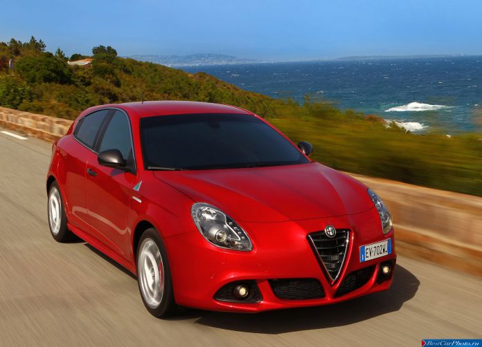 2014 Alfa Romeo Giulietta Quadrifoglio Verde - фотография 17 из 67 2014 Alfa Romeo Giulietta Quadrifoglio Verde - фотография 17 из 67