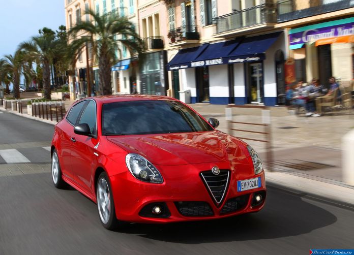 2014 Alfa Romeo Giulietta Quadrifoglio Verde - фотография 22 из 67 2014 Alfa Romeo Giulietta Quadrifoglio Verde - фотография 22 из 67