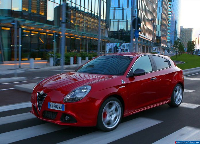 2014 Alfa Romeo Giulietta Quadrifoglio Verde - фотография 26 из 67 2014 Alfa Romeo Giulietta Quadrifoglio Verde - фотография 26 из 67
