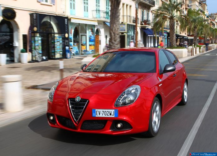 2014 Alfa Romeo Giulietta Quadrifoglio Verde - фотография 28 из 67 2014 Alfa Romeo Giulietta Quadrifoglio Verde - фотография 28 из 67