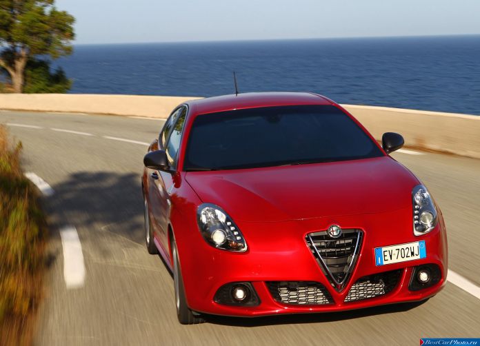 2014 Alfa Romeo Giulietta Quadrifoglio Verde - фотография 31 из 67 2014 Alfa Romeo Giulietta Quadrifoglio Verde - фотография 31 из 67