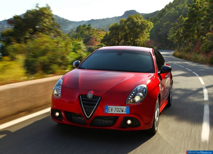 2014 Alfa Romeo Giulietta Quadrifoglio Verde - фотография 32 из 67 2014 Alfa Romeo Giulietta Quadrifoglio Verde - фотография 32 из 67