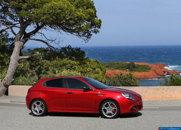 2014 Alfa Romeo Giulietta Quadrifoglio Verde - фотография 36 из 67 2014 Alfa Romeo Giulietta Quadrifoglio Verde - фотография 36 из 67