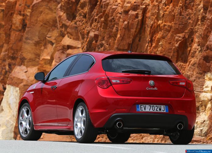 2014 Alfa Romeo Giulietta Quadrifoglio Verde - фотография 39 из 67 2014 Alfa Romeo Giulietta Quadrifoglio Verde - фотография 39 из 67