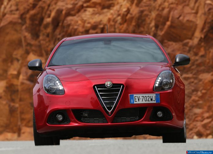2014 Alfa Romeo Giulietta Quadrifoglio Verde - фотография 42 из 67 2014 Alfa Romeo Giulietta Quadrifoglio Verde - фотография 42 из 67