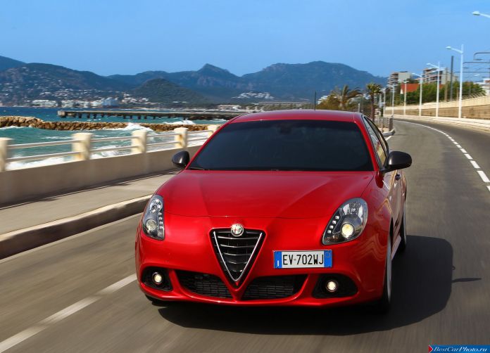 2014 Alfa Romeo Giulietta Quadrifoglio Verde - фотография 45 из 67 2014 Alfa Romeo Giulietta Quadrifoglio Verde - фотография 45 из 67