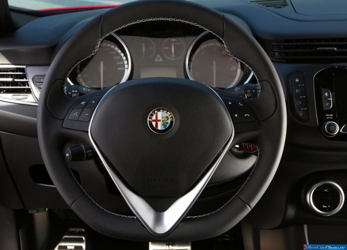 2014 Alfa Romeo Giulietta Quadrifoglio Verde - фотография 52 из 67 2014 Alfa Romeo Giulietta Quadrifoglio Verde - фотография 52 из 67