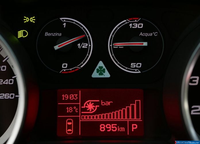 2014 Alfa Romeo Giulietta Quadrifoglio Verde - фотография 55 из 67 2014 Alfa Romeo Giulietta Quadrifoglio Verde - фотография 55 из 67