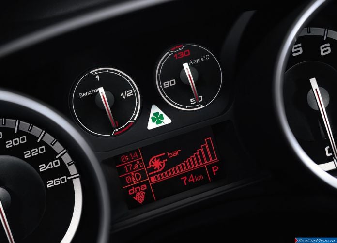 2014 Alfa Romeo Giulietta Quadrifoglio Verde - фотография 56 из 67 2014 Alfa Romeo Giulietta Quadrifoglio Verde - фотография 56 из 67