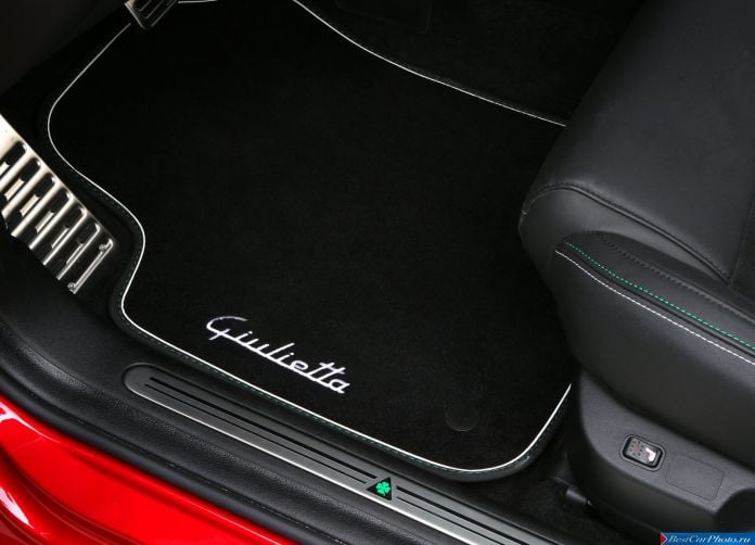 2014 Alfa Romeo Giulietta Quadrifoglio Verde - фотография 64 из 67 2014 Alfa Romeo Giulietta Quadrifoglio Verde - фотография 64 из 67