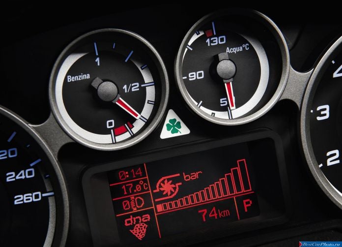 2014 Alfa Romeo MiTo Quadrifoglio Verde - фотография 44 из 53