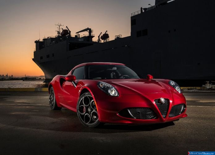 2015 Alfa Romeo 4C Coupe US-Version - фотография 2 из 94