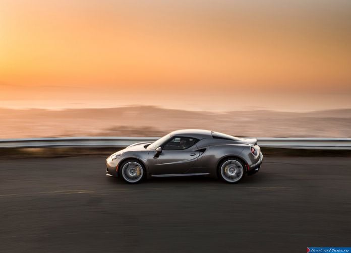2015 Alfa Romeo 4C Coupe US-Version - фотография 43 из 94