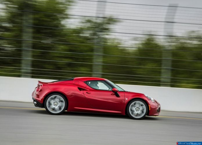 2015 Alfa Romeo 4C Coupe US-Version - фотография 45 из 94