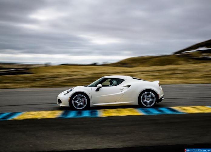 2015 Alfa Romeo 4C Coupe US-Version - фотография 47 из 94