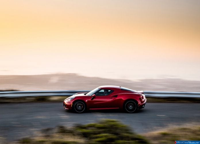 2015 Alfa Romeo 4C Coupe US-Version - фотография 49 из 94