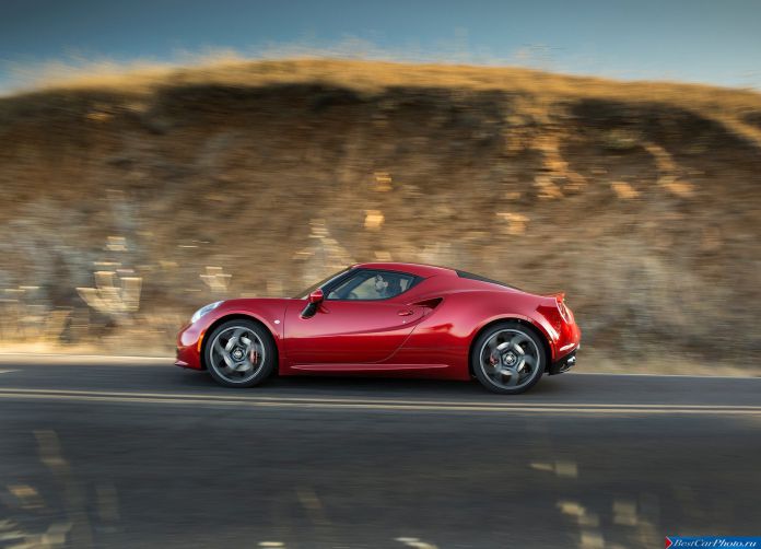 2015 Alfa Romeo 4C Coupe US-Version - фотография 52 из 94
