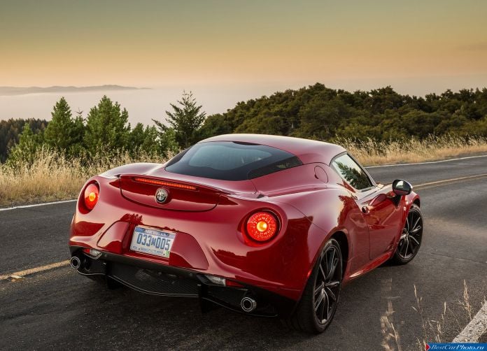 2015 Alfa Romeo 4C Coupe US-Version - фотография 76 из 94