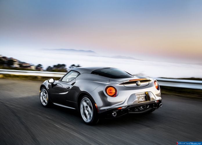 2015 Alfa Romeo 4C Coupe US-Version - фотография 77 из 94