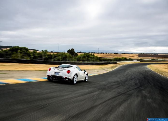 2015 Alfa Romeo 4C Coupe US-Version - фотография 85 из 94