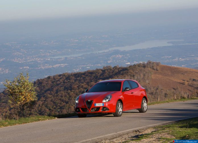 2015 Alfa Romeo Giulietta Sprint - фотография 18 из 76 2015 Alfa Romeo Giulietta Sprint - фотография 18 из 76