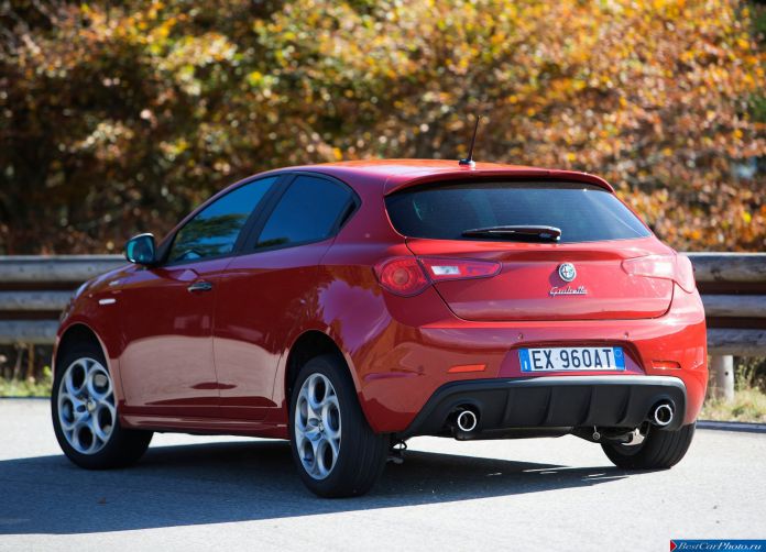 2015 Alfa Romeo Giulietta Sprint - фотография 33 из 76 2015 Alfa Romeo Giulietta Sprint - фотография 33 из 76