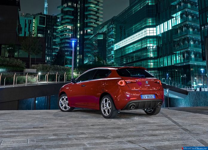 2015 Alfa Romeo Giulietta Sprint - фотография 34 из 76 2015 Alfa Romeo Giulietta Sprint - фотография 34 из 76