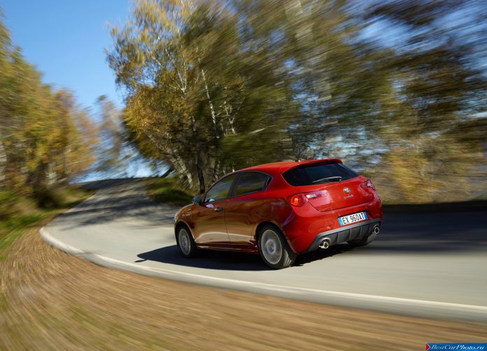 2015 Alfa Romeo Giulietta Sprint - фотография 35 из 76 2015 Alfa Romeo Giulietta Sprint - фотография 35 из 76