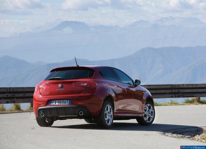 2015 Alfa Romeo Giulietta Sprint - фотография 38 из 76