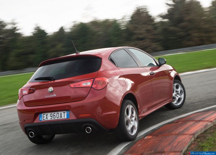 2015 Alfa Romeo Giulietta Sprint - фотография 39 из 76