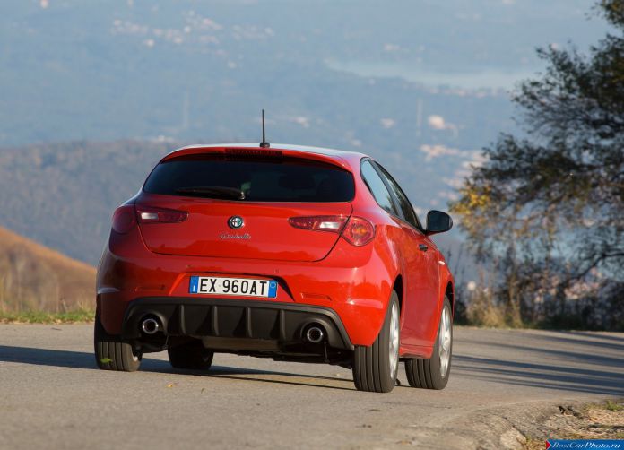 2015 Alfa Romeo Giulietta Sprint - фотография 43 из 76