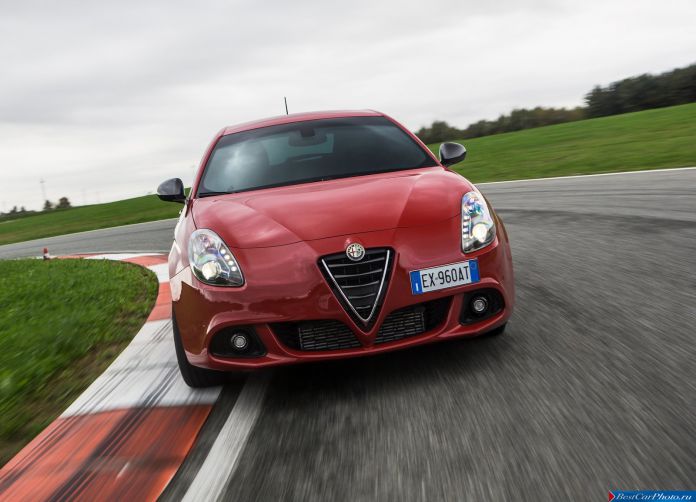 2015 Alfa Romeo Giulietta Sprint - фотография 53 из 76 2015 Alfa Romeo Giulietta Sprint - фотография 53 из 76