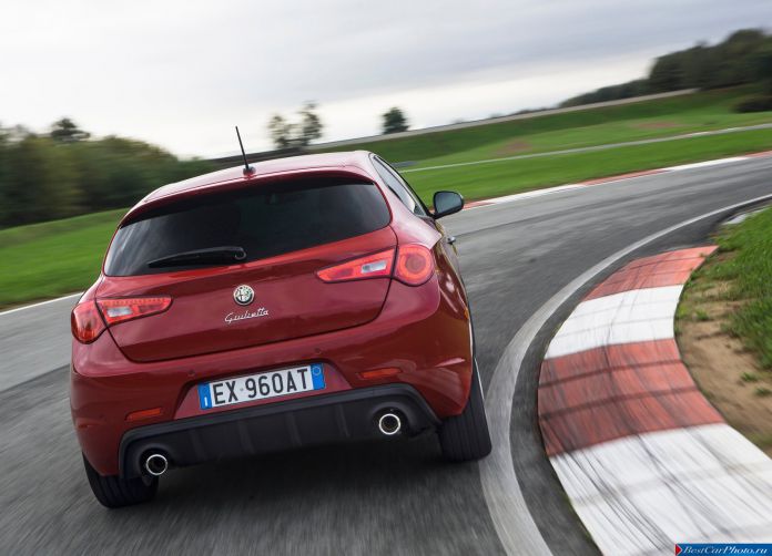 2015 Alfa Romeo Giulietta Sprint - фотография 58 из 76 2015 Alfa Romeo Giulietta Sprint - фотография 58 из 76
