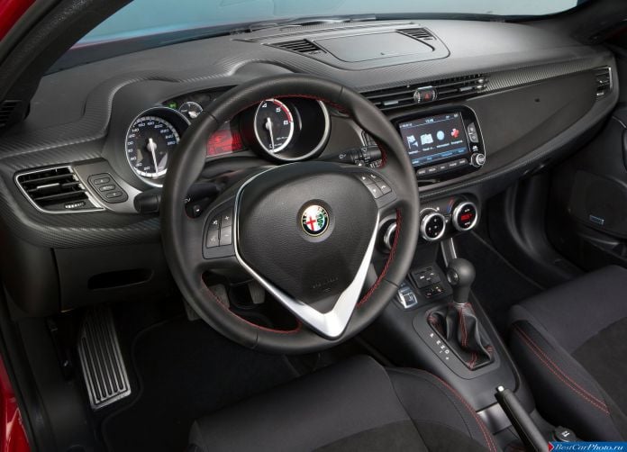 2015 Alfa Romeo Giulietta Sprint - фотография 62 из 76