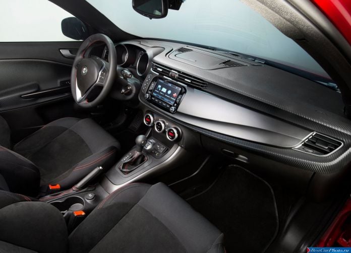 2015 Alfa Romeo Giulietta Sprint - фотография 63 из 76 2015 Alfa Romeo Giulietta Sprint - фотография 63 из 76