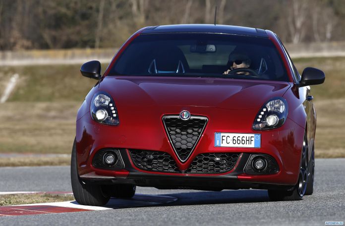 2016 Alfa Romeo Giulietta - фотография 11 из 30 2016 Alfa Romeo Giulietta - фотография 11 из 30